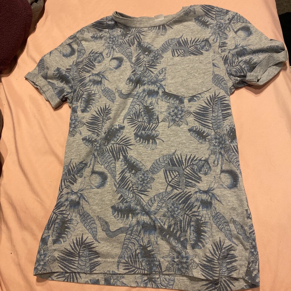 Short sleeve shirt